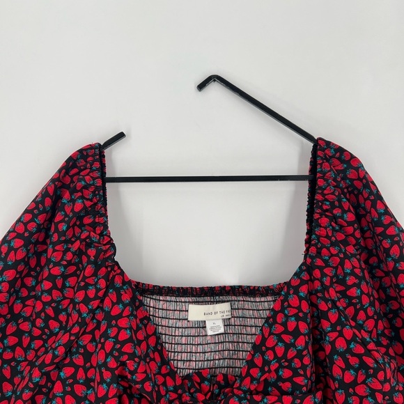 Band Of The Free Strawberry Printed Puff Sleeve Peasant Tie Front Crop Blouse - Picture 1 of 6